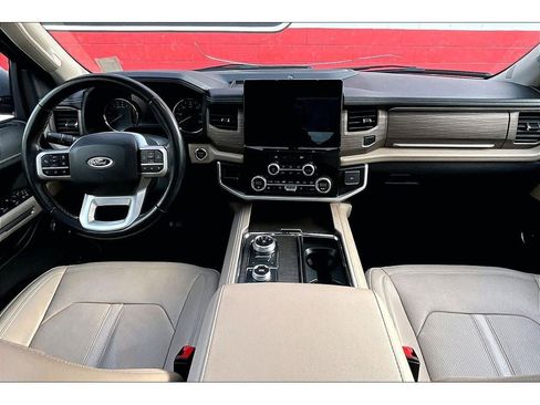 Used 2024 Ford Expedition Limited image 16
