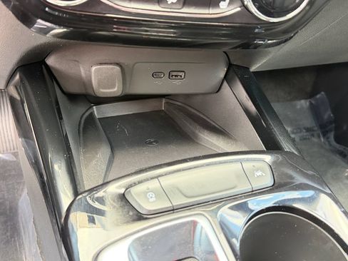 Used 2026 Chevrolet Trax RS w/ Sunroof Package FWD image 24