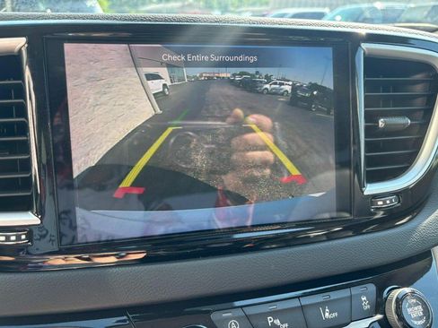 Used 2024 Chrysler Pacifica Touring-L FWD image 24