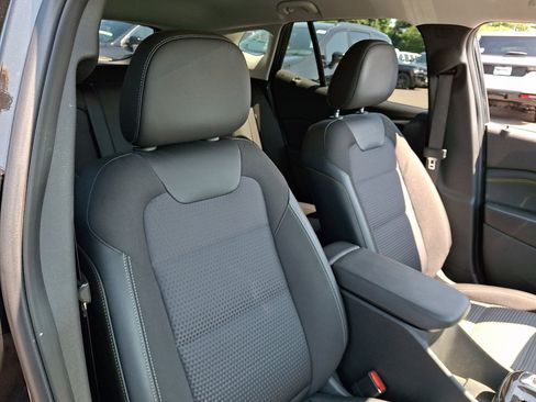 Used 2025 Chevrolet Trax LT FWD image 13