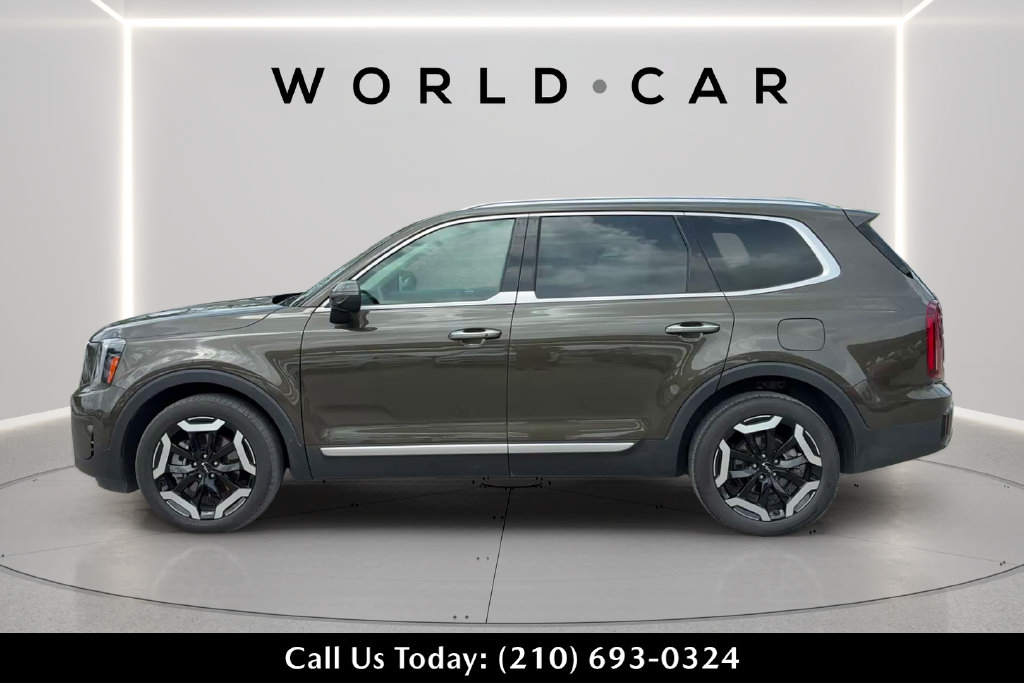 Used 2025 Kia Telluride S FWD image 6