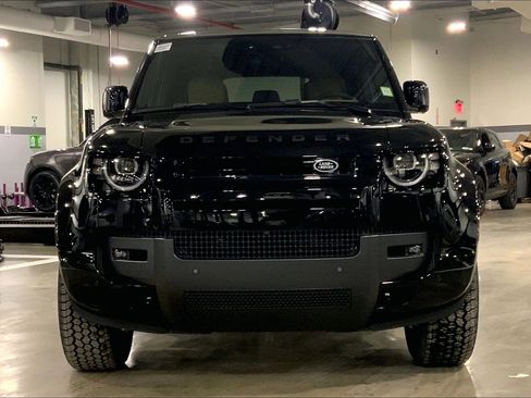 New 2026 Land Rover Defender 110 X-Dynamic SE image 3