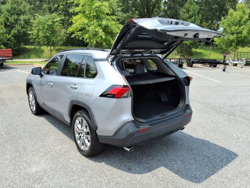 Used 2019 Toyota RAV4 XLE Premium FWD image 15