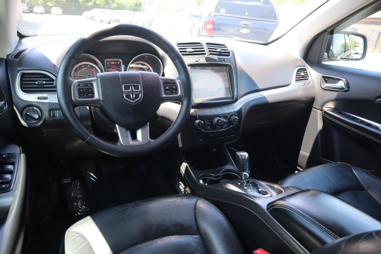 Used 2018 Dodge Journey Crossroad w/ Nav & Sun Group FWD image 18