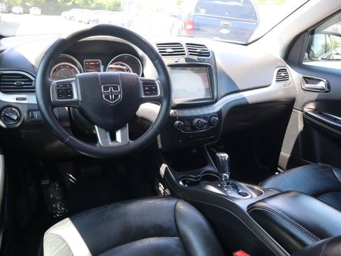 Used 2018 Dodge Journey Crossroad w/ Nav & Sun Group FWD image 18