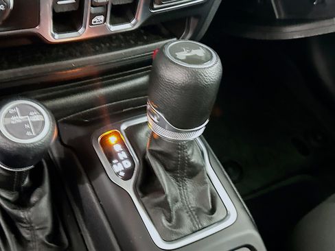 Used 2023 Jeep Wrangler Unlimited AWD/4WD image 24