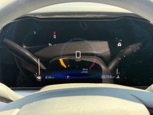 Used 2025 Chevrolet Trax LT FWD image 10