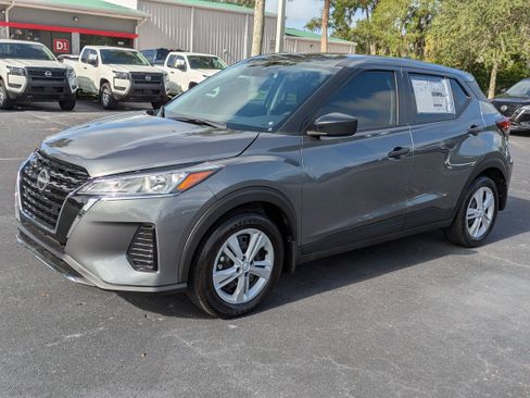 New 2025 Nissan Kicks Play S image 8