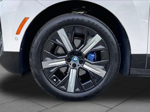 Used 2024 BMW iX xDrive50 w/ Premium Package AWD/4WD image 10