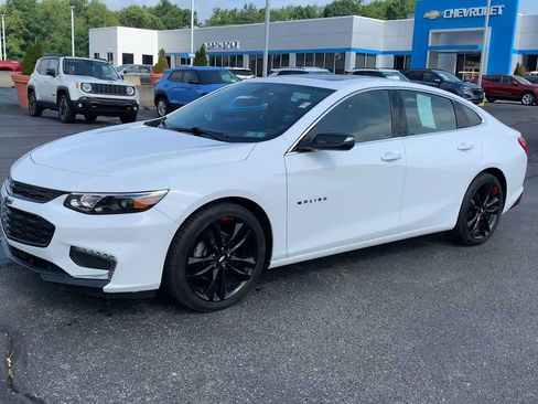 Used 2018 Chevrolet Malibu LT w/ Redline Edition FWD image 4