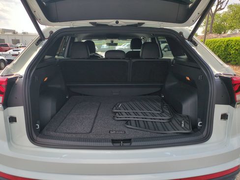 Used 2023 Volkswagen Atlas Cross Sport SE FWD image 29