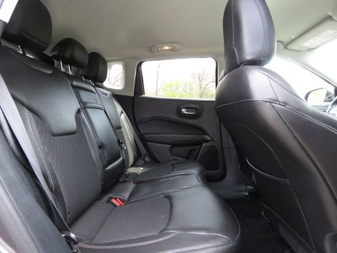 Used 2018 Jeep Compass Latitude w/ Cold Weather Group AWD/4WD image 16