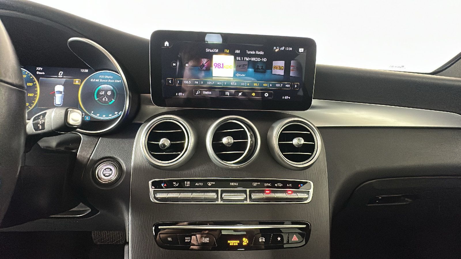 Used 2022 Mercedes-Benz GLC 300 4MATIC image 25