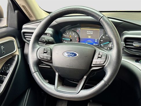 Used 2020 Ford Explorer XLT image 17