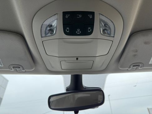 Used 2024 Chrysler Pacifica Touring-L image 27