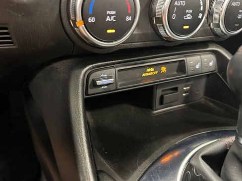 Used 2019 MAZDA MX-5 Miata RF Grand Touring RWD image 29
