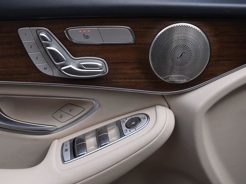 Used 2021 Mercedes-Benz GLC 300 300 4MATIC Premium Pkg Panoram image 31