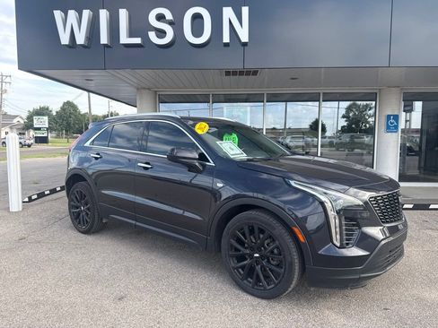 Used 2022 Cadillac XT4 Luxury w/ Cold Weather Package FWD image 1