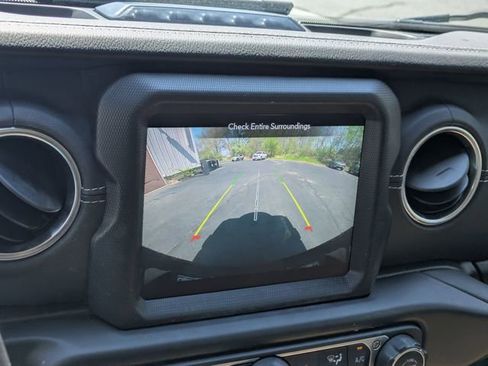 Used 2023 Jeep Wrangler Unlimited Sahara w/ Cold Weather Group AWD/4WD image 22