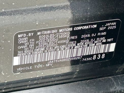 Used 2025 Mitsubishi Outlander 4WD Plug-In Hybrid image 38