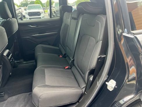 Used 2025 Jeep Grand Cherokee Laredo X w/ Luxury Tech Group I AWD/4WD image 19