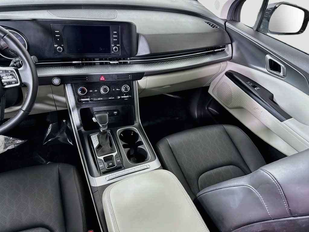 Used 2022 Kia Carnival LX FWD image 26