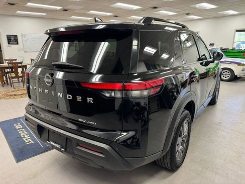 Used 2024 Nissan Pathfinder SV image 26