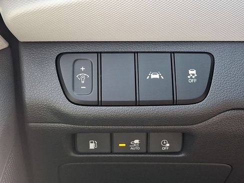 Used 2020 Hyundai Ioniq SE FWD image 25
