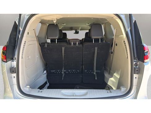 Used 2024 Chrysler Pacifica Limited FWD image 32