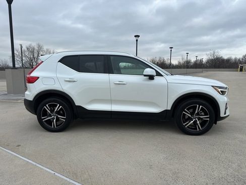 Certified 2025 Volvo XC40 B5 Core image 8