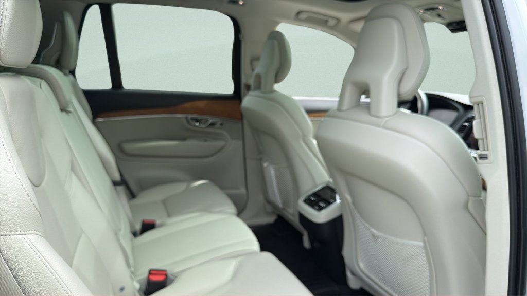 Used 2022 Volvo XC90 T5 Momentum w/ Protection Package Premier FWD image 32