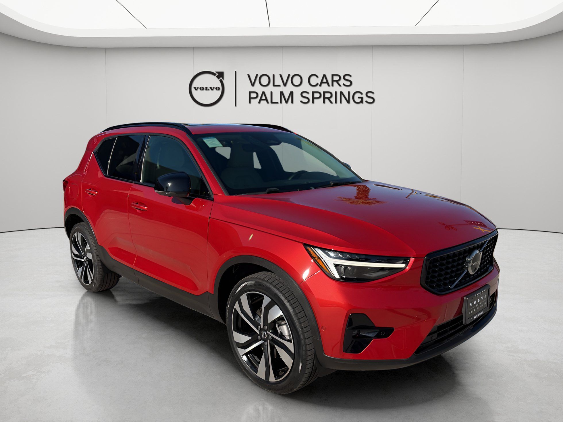 Used 2025 Volvo XC40 B5 Ultra AWD/4WD image 1