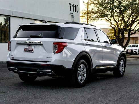 Used 2023 Ford Explorer XLT w/ Equipment Group 202A image 5