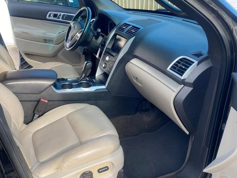 Used 2015 Ford Explorer XLT w/ Equipment Group 202A FWD image 12