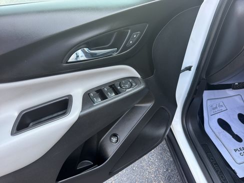 Used 2018 Chevrolet Equinox LT FWD image 15