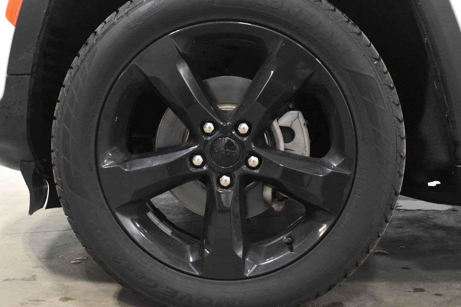 Used 2024 Jeep Grand Cherokee Altitude AWD/4WD image 28