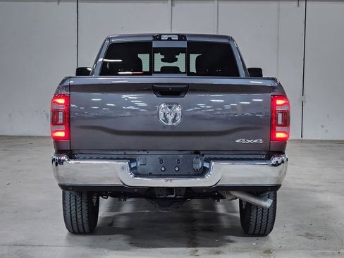 Used 2024 RAM 2500 Tradesman w/ Chrome Appearance Group image 10
