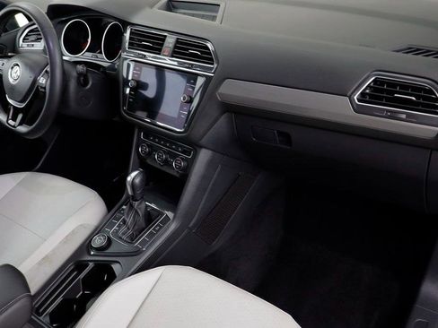Used 2021 Volkswagen Tiguan SE image 19