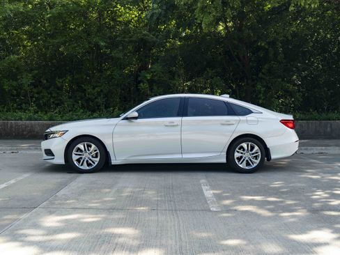 Used 2018 Honda Accord LX image 6