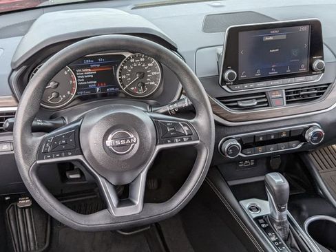 Used 2023 Nissan Altima 2.5 SV image 11