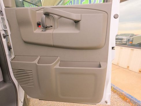 Used 2025 Chevrolet Express 2500 w/ Driver Convenience Package image 15