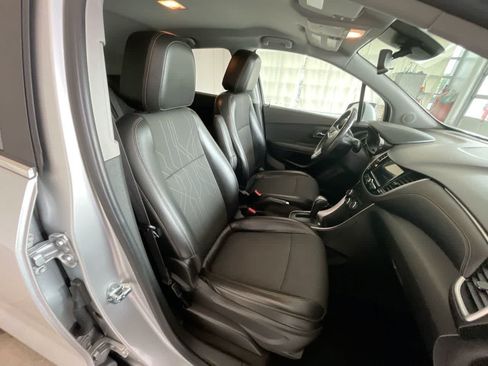 Used 2019 Chevrolet Trax LT w/ LT Convenience Package AWD/4WD image 24