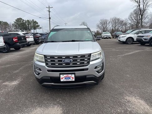 Used 2017 Ford Explorer XLT image 6
