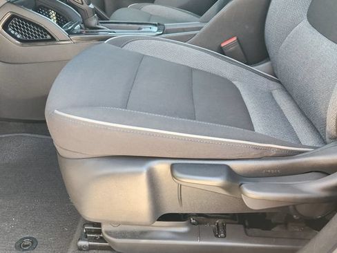 Used 2025 Chevrolet TrailBlazer LT AWD/4WD image 23