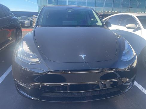 Used 2024 Tesla Model Y Performance image 2