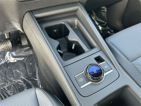 New 2025 Volkswagen Tiguan SE image 16