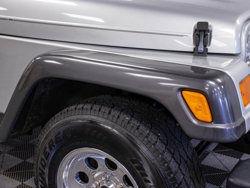 Used 2004 Jeep Wrangler X w/ Convenience Group AWD/4WD image 12