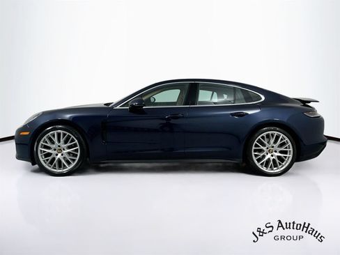 Used 2023 Porsche Panamera 4 Platinum Edition AWD/4WD image 4
