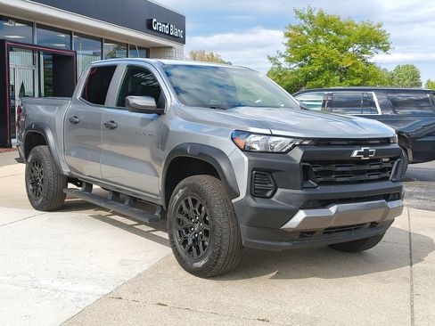 Used 2025 Chevrolet Colorado Trail Boss AWD/4WD image 3