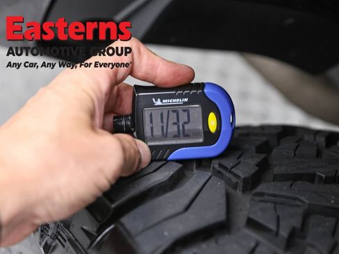 Used 2024 Jeep Wrangler Unlimited Sahara w/ Technology Group AWD/4WD image 29